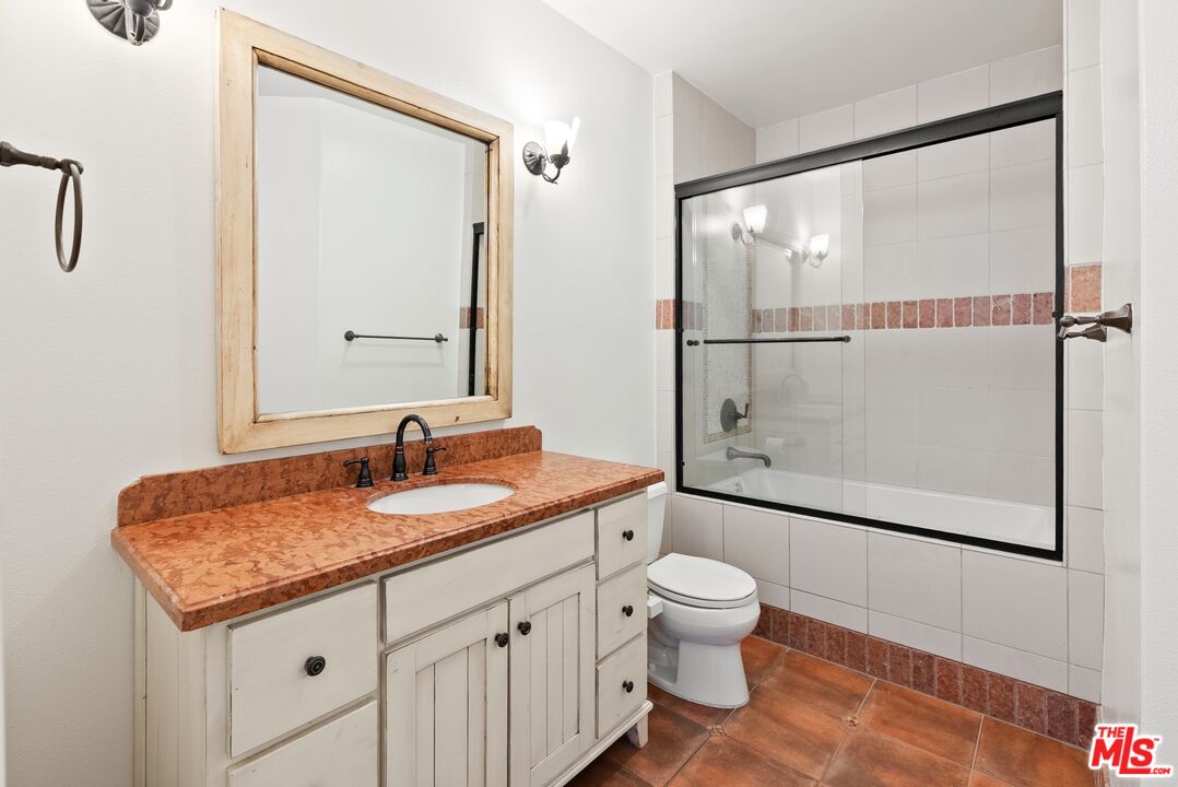 1310 Armacost Ave Unit: 401