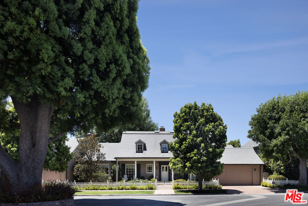 10030 Toluca Lake Ave