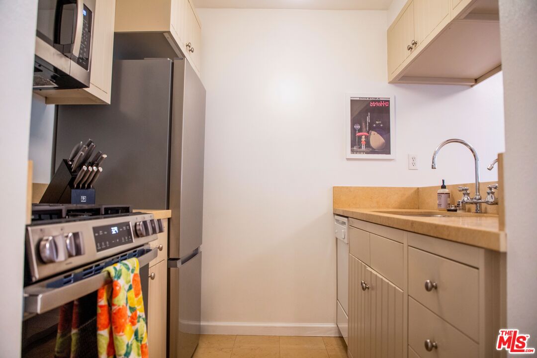 950 N Kings Rd Unit: 168