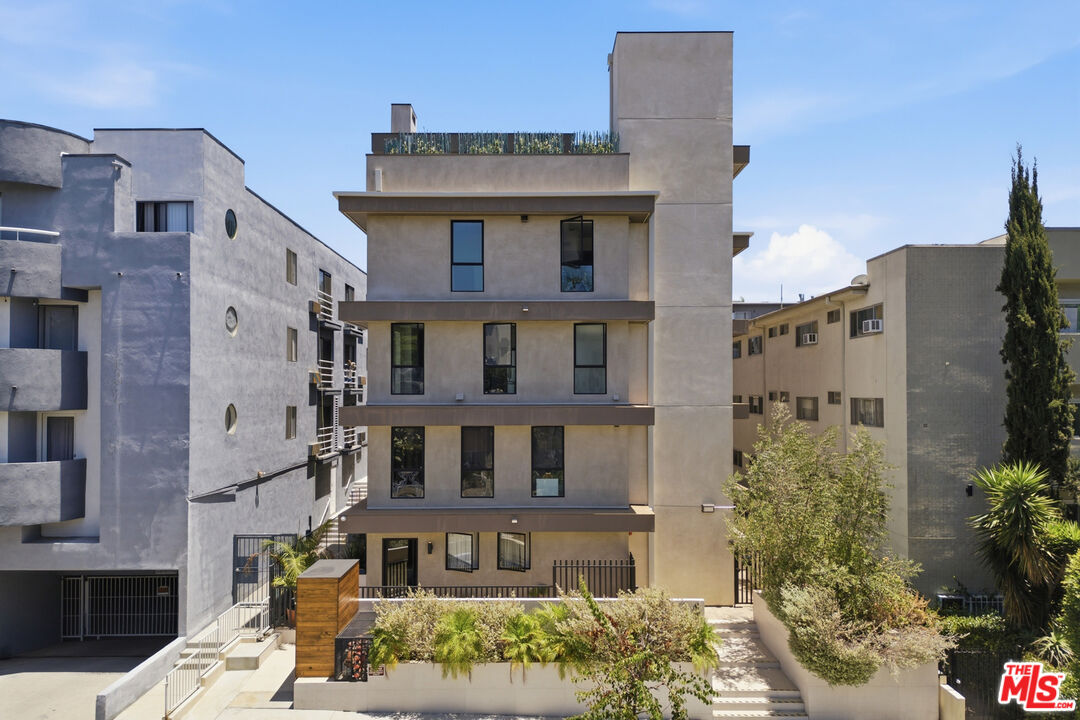 1434 N Poinsettia Pl Unit: 103