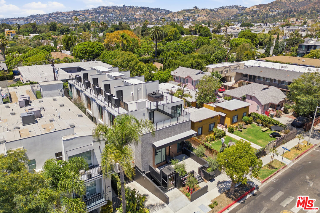 1159 N Formosa Ave Unit: 4