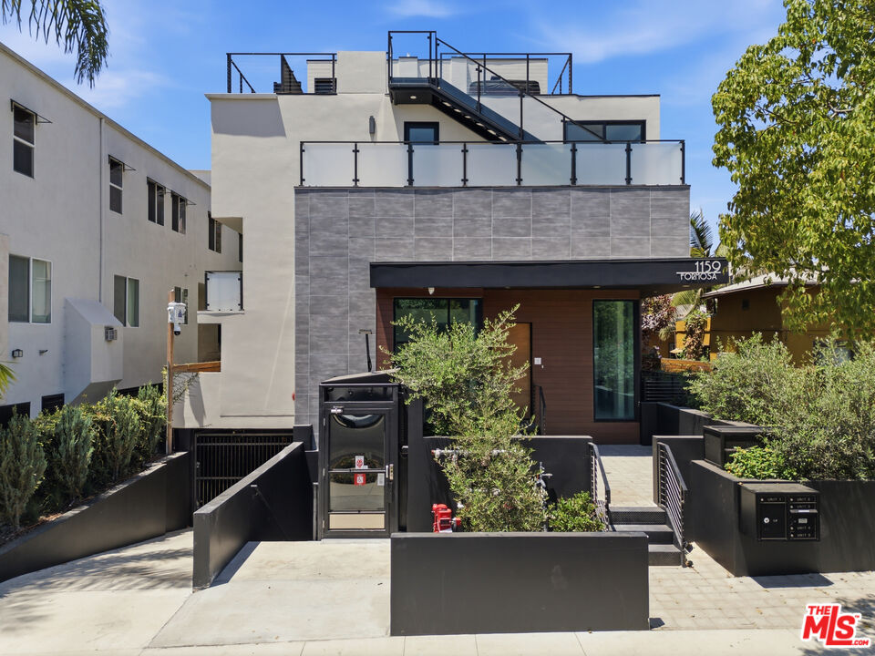 1159 N Formosa Ave Unit: 4