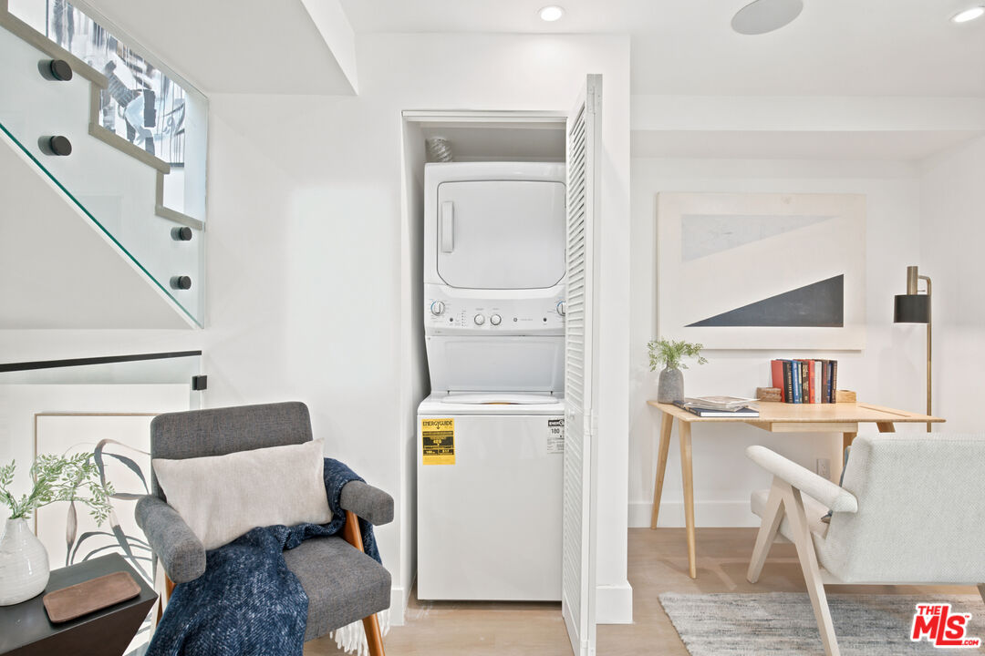 1159 N Formosa Ave Unit: 4