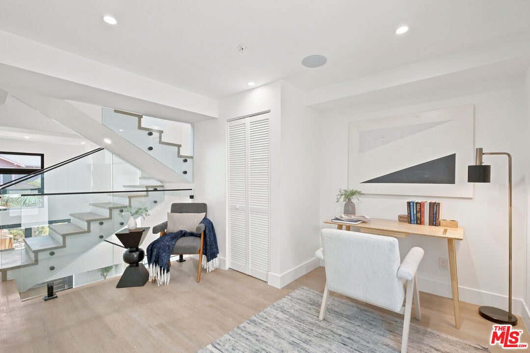 1159 N Formosa Ave Unit: 4