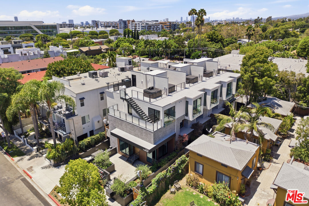 1159 N Formosa Ave Unit: 4