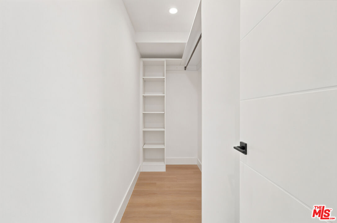 1159 N Formosa Ave Unit: 4