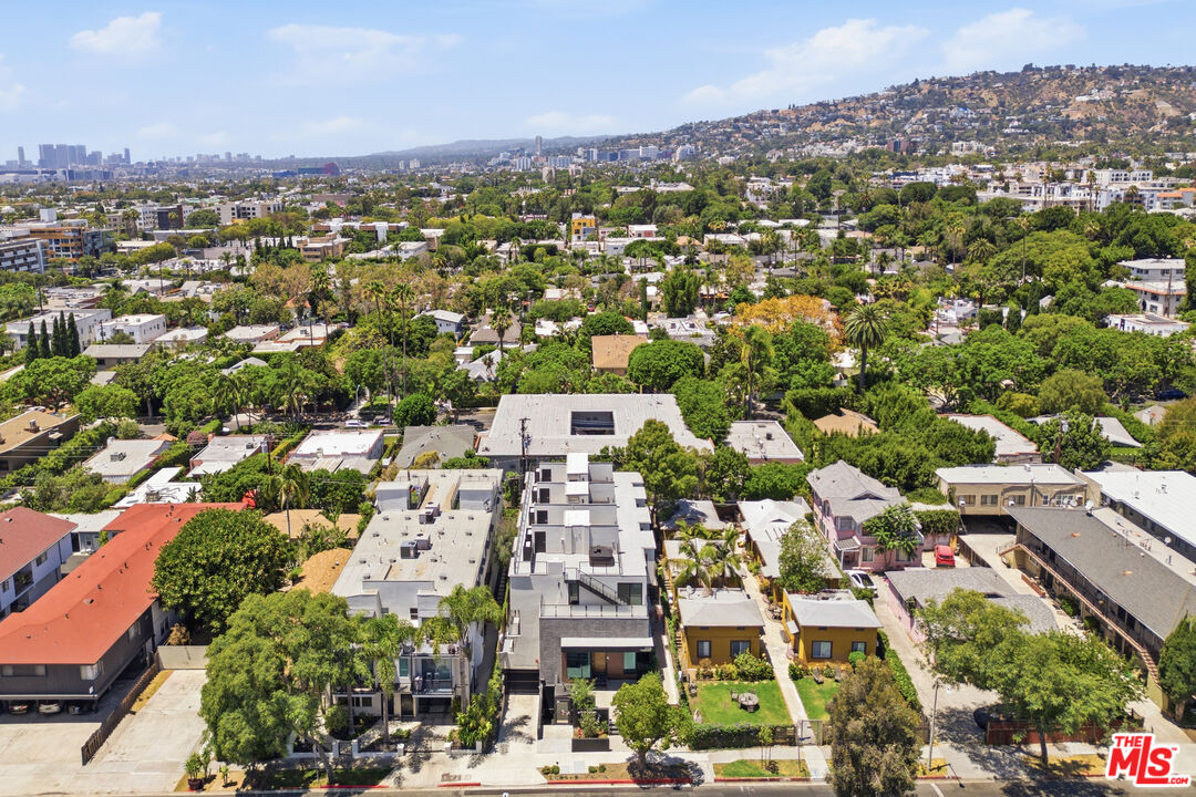 1159 N Formosa Ave Unit: 4