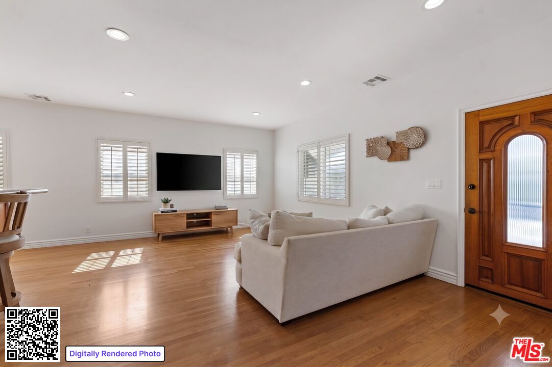 1280 W 8th St