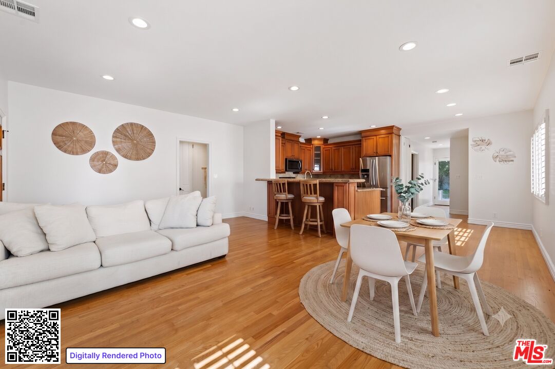 1280 W 8th St