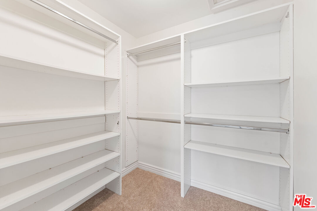 1280 W 8th St