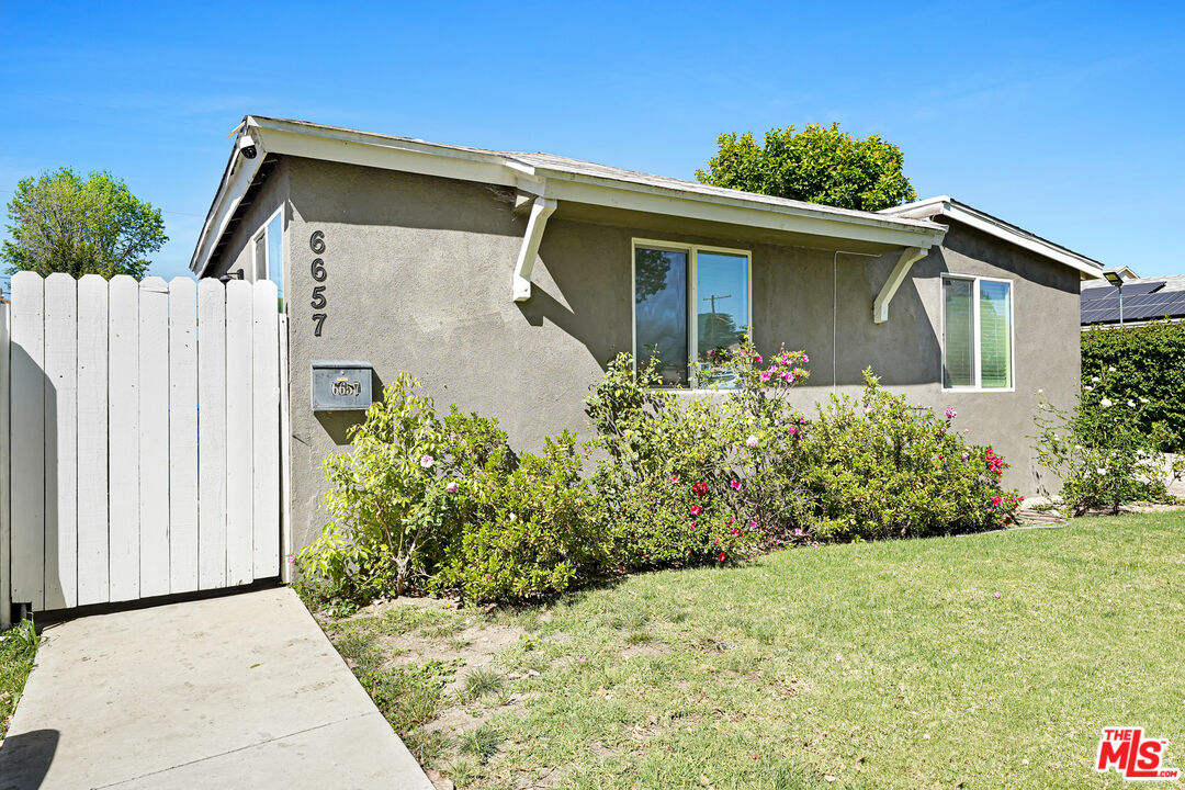 6659 Zelzah Ave