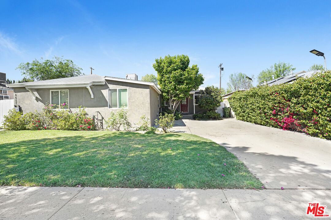 6659 Zelzah Ave