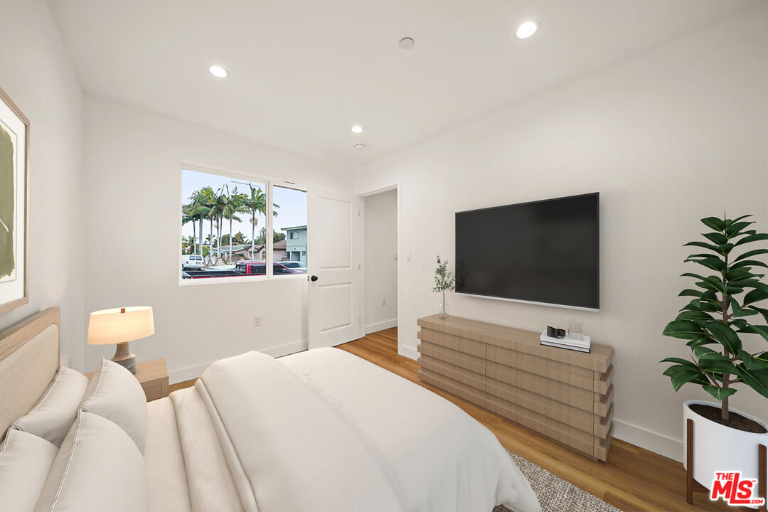 8664 Cadillac Ave