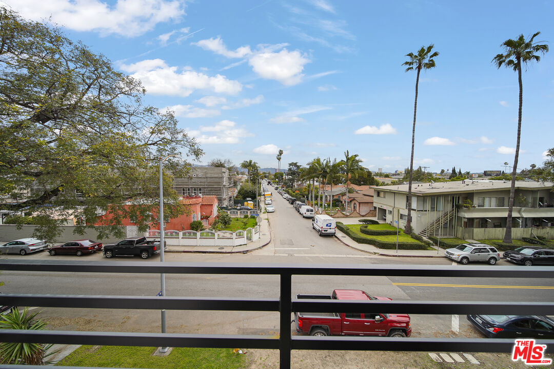 8664 Cadillac Ave