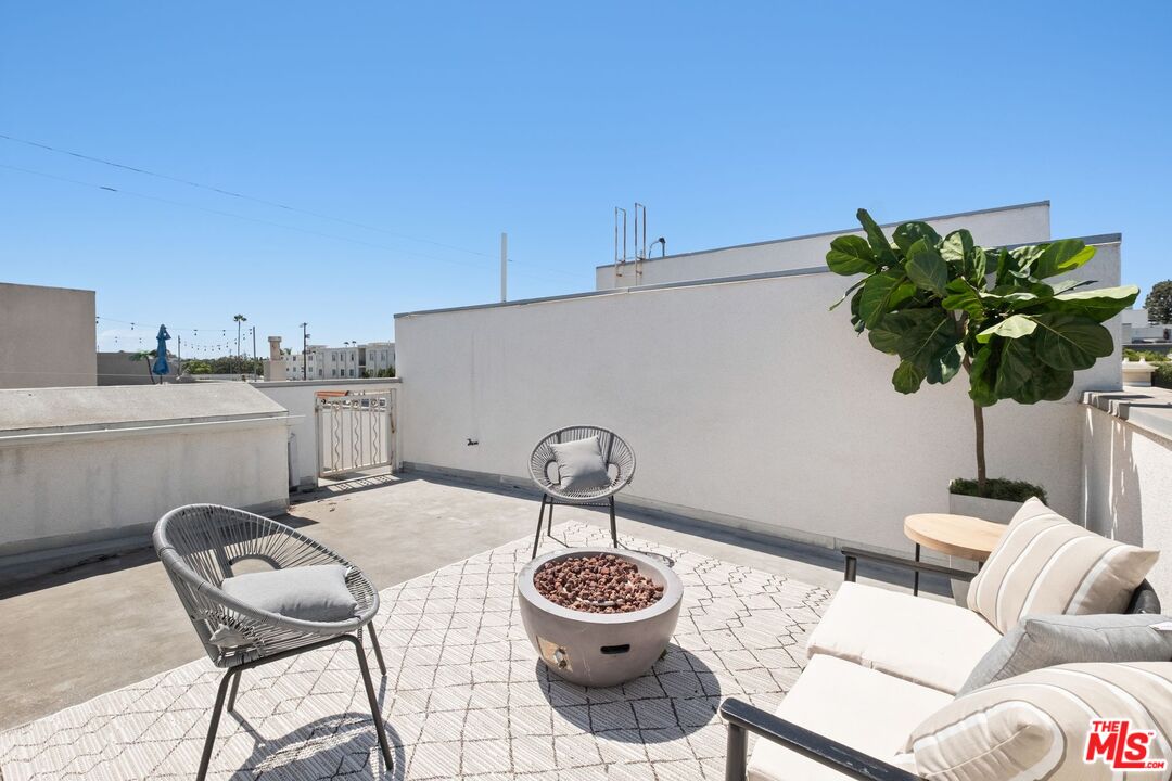 11763 Iowa Ave Unit: 1