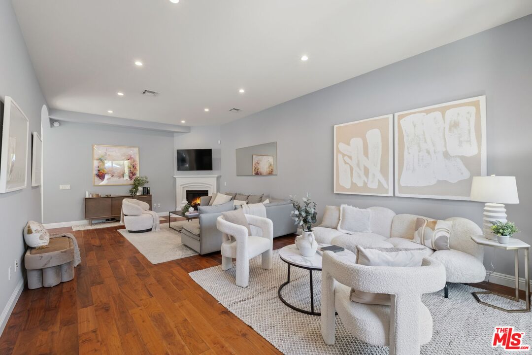 11763 Iowa Ave Unit: 1