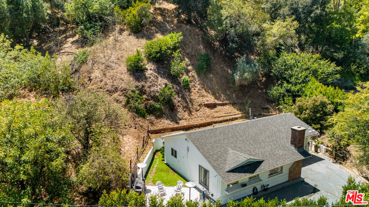2485 Benedict Canyon Dr