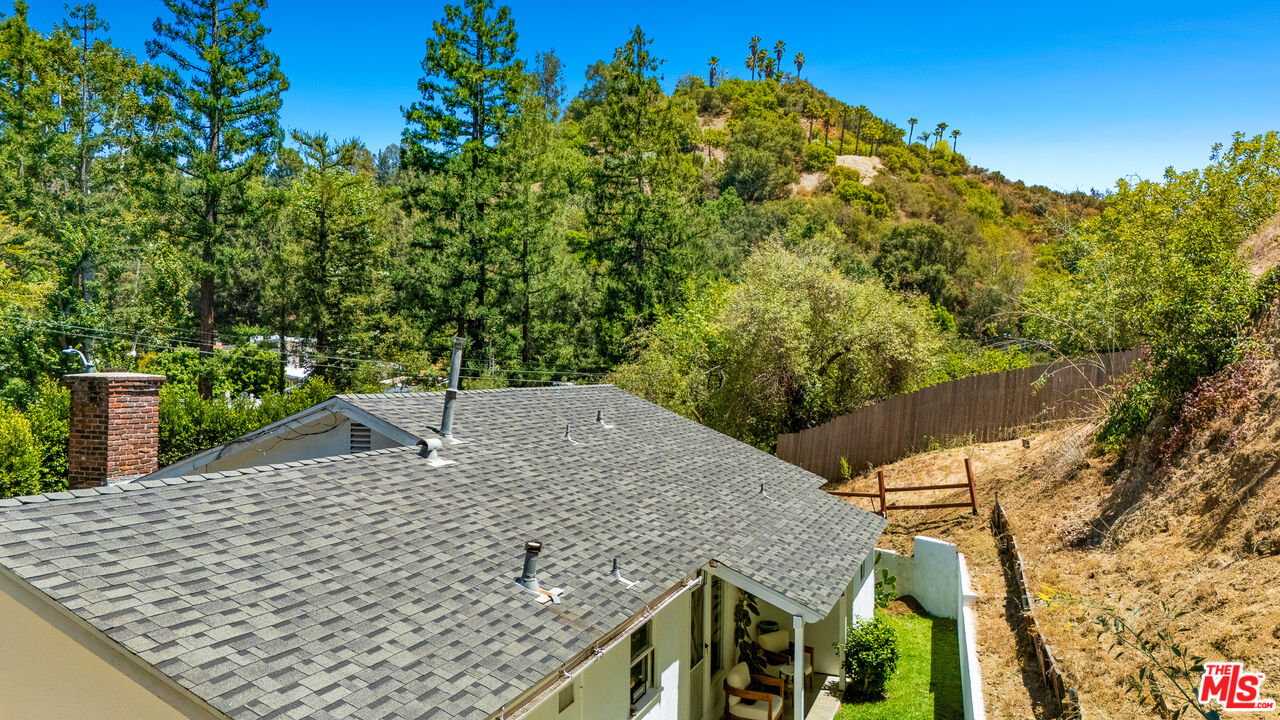 2485 Benedict Canyon Dr