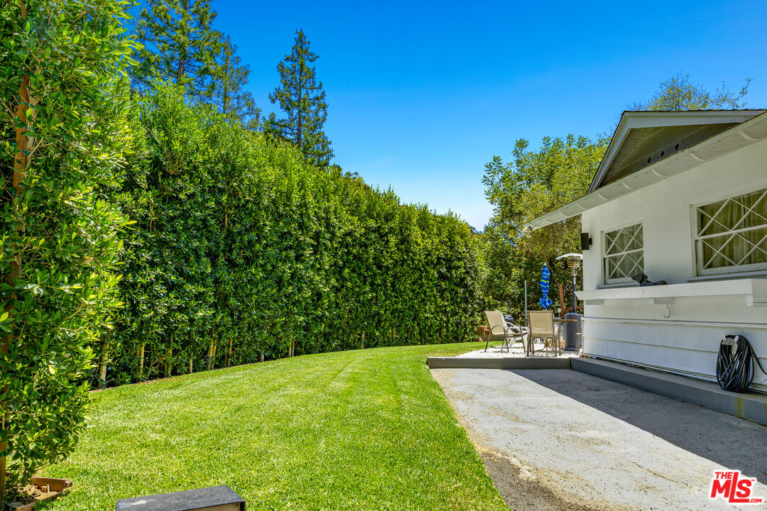 2485 Benedict Canyon Dr
