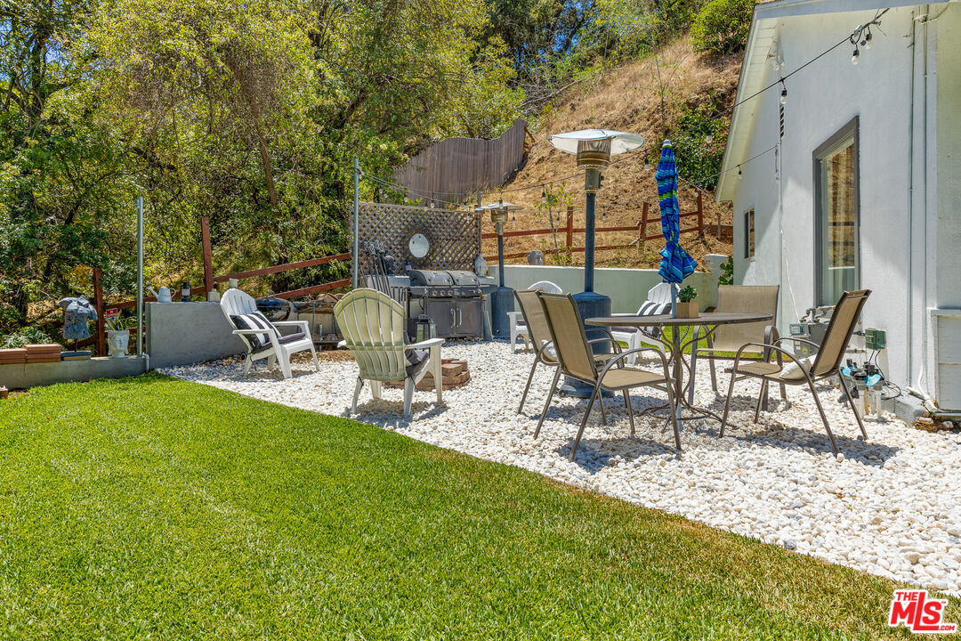 2485 Benedict Canyon Dr