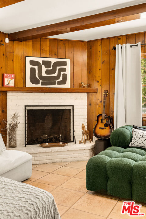 2485 Benedict Canyon Dr