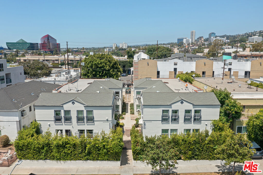 833 N Alfred St