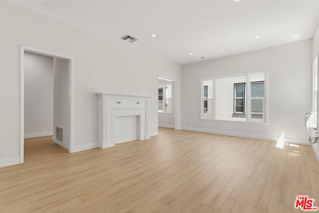 833 N Alfred St