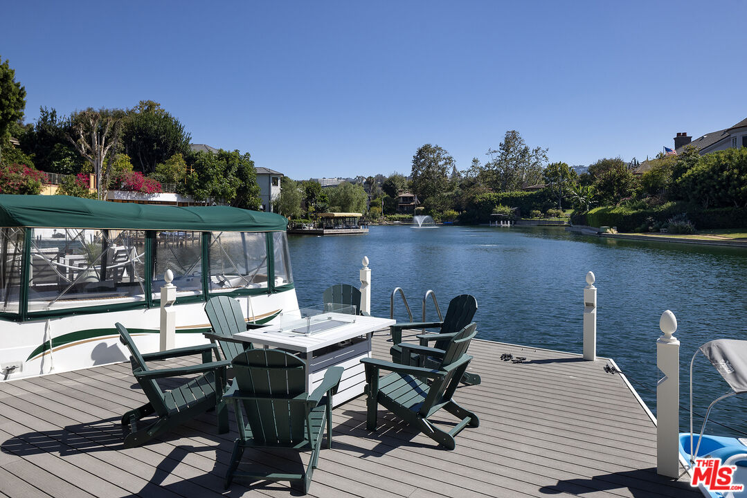 10030 Toluca Lake Ave
