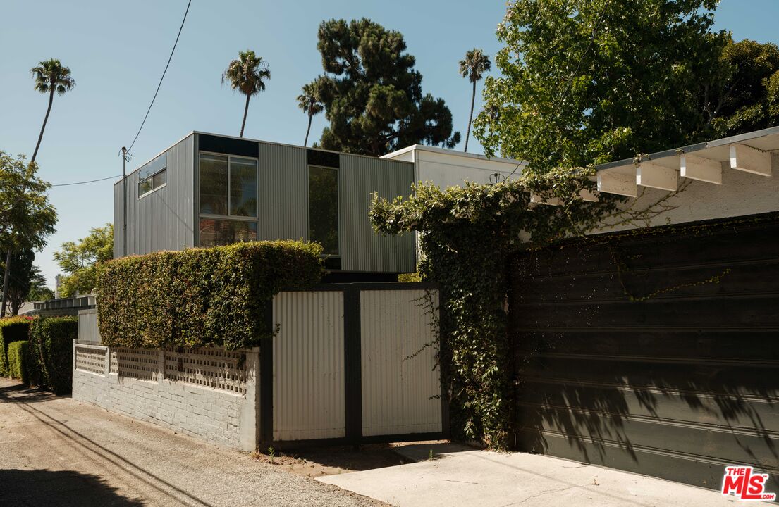 12217 Dorothy St