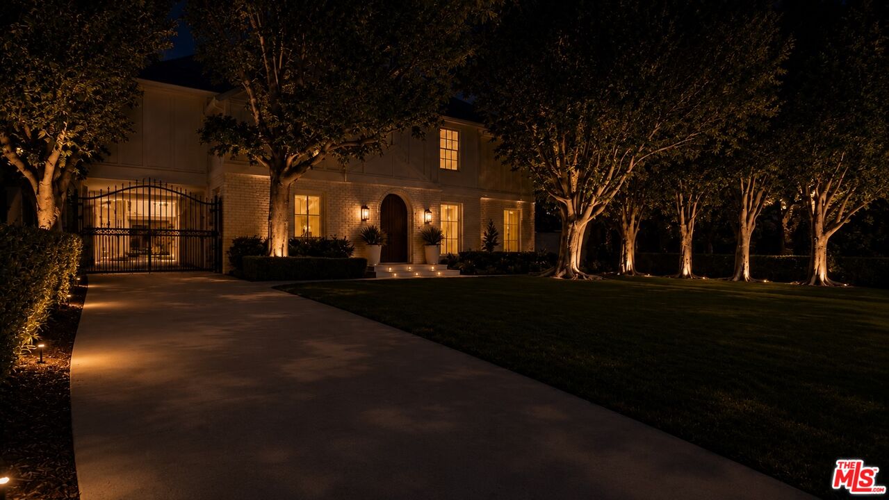 612 N Bedford Dr