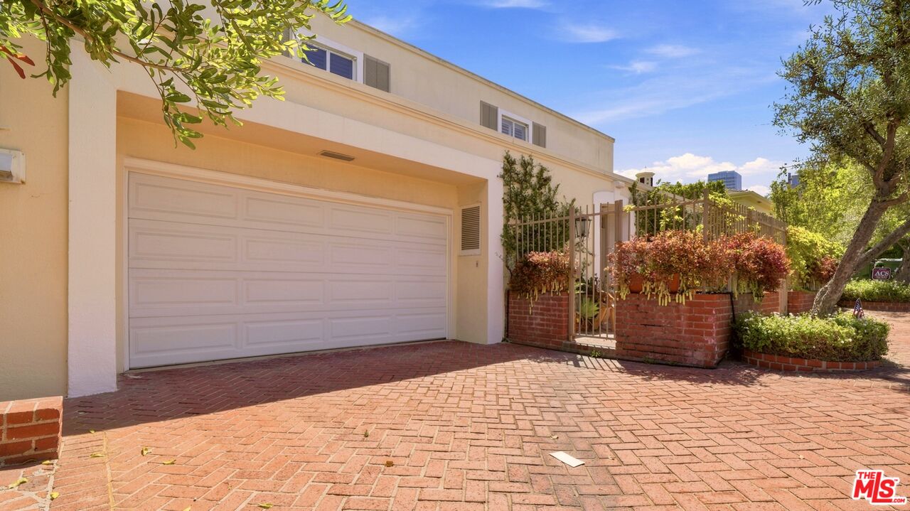 1506 Club View Dr
