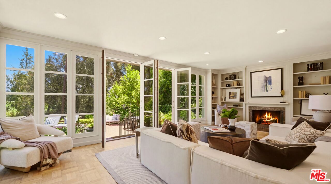 1506 Club View Dr
