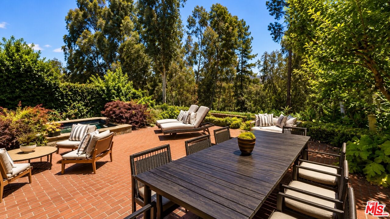 1506 Club View Dr