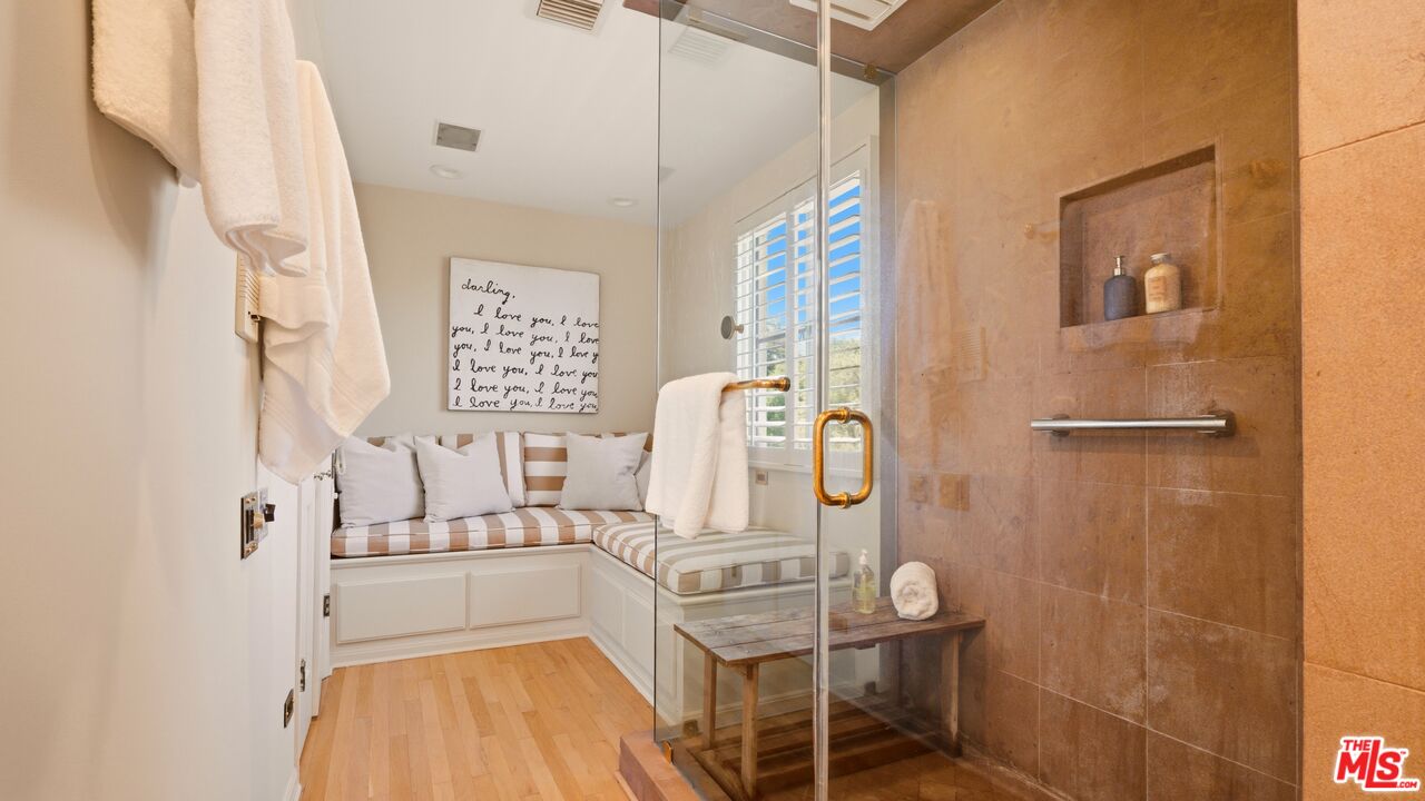 1506 Club View Dr