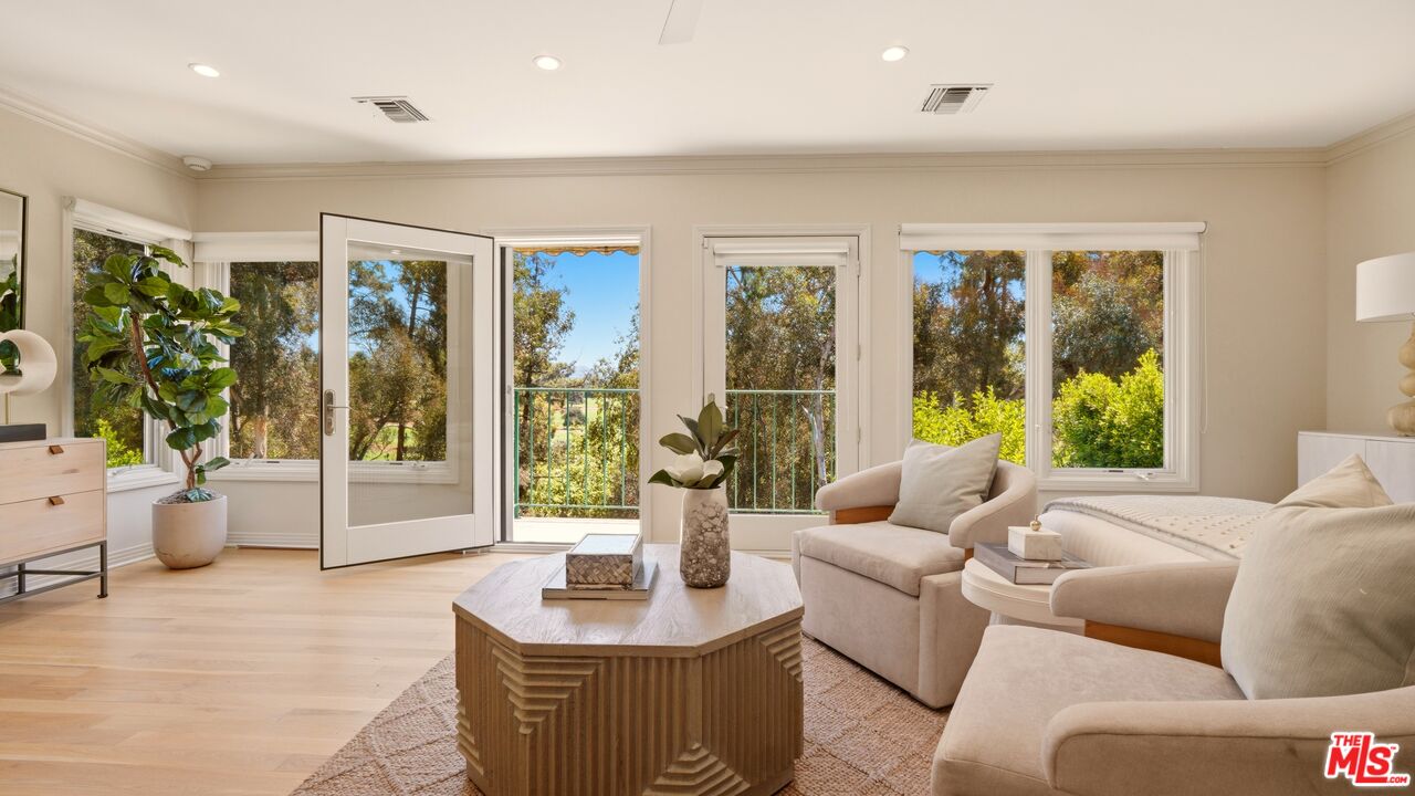 1506 Club View Dr