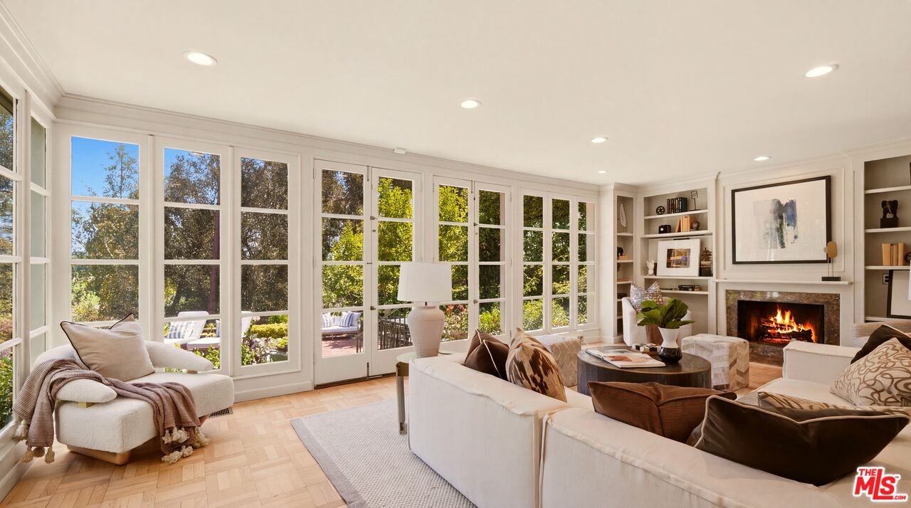1506 Club View Dr