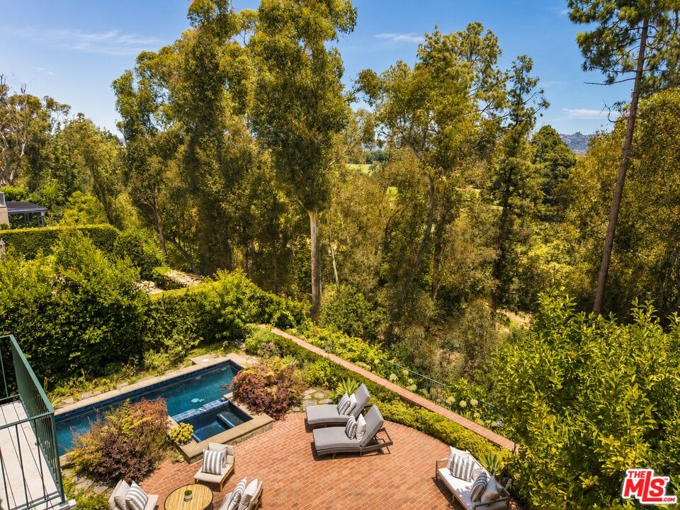 1506 Club View Dr