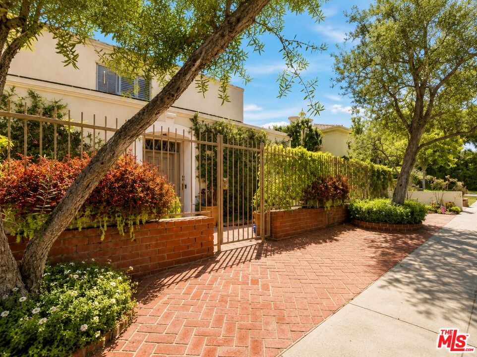 1506 Club View Dr