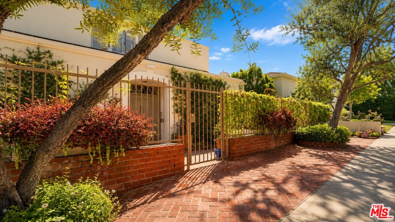 1506 Club View Dr