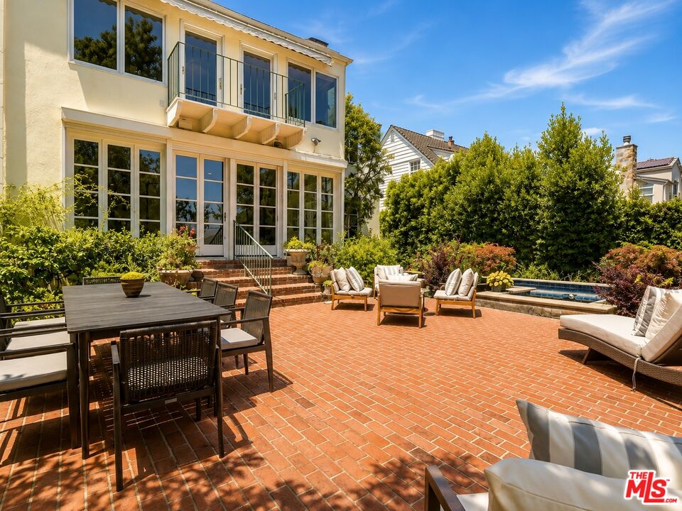 1506 Club View Dr