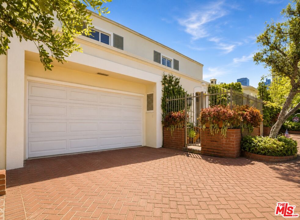 1506 Club View Dr