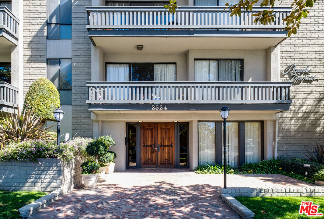 2324 S Beverly Glen Blvd Unit: 201
