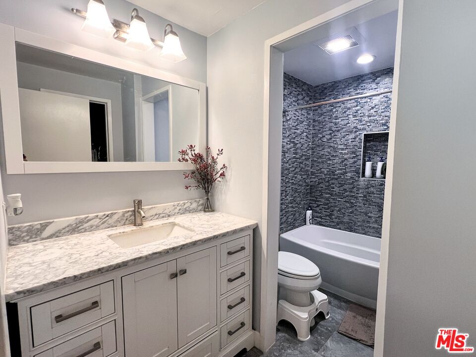 6151 Orange St Unit: 203