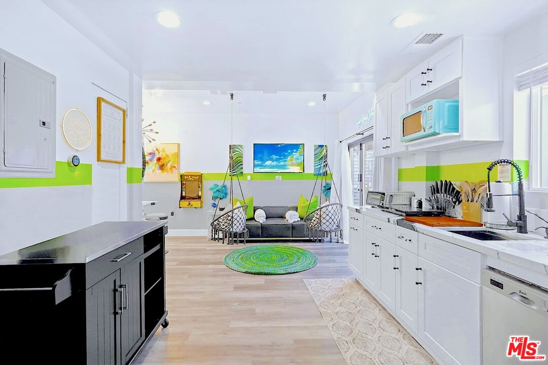 5853 Vineland Ave Unit: A