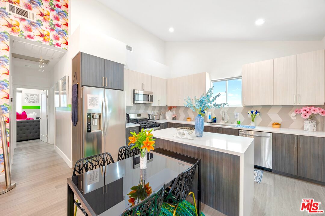 5853 Vineland Ave Unit: A