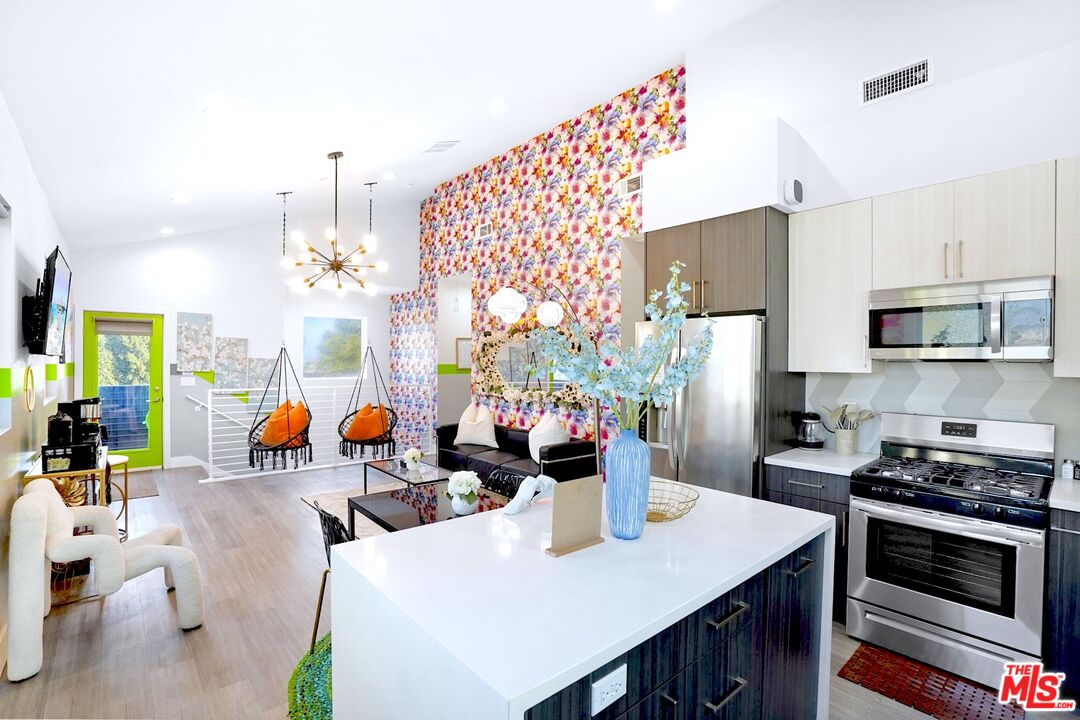 5853 Vineland Ave Unit: A