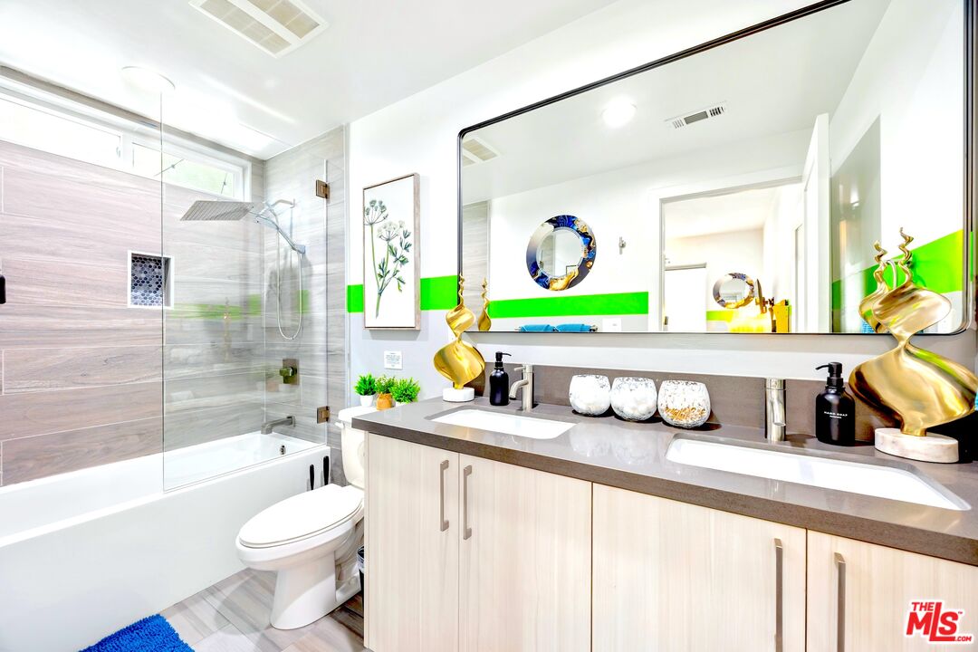 5853 Vineland Ave Unit: A