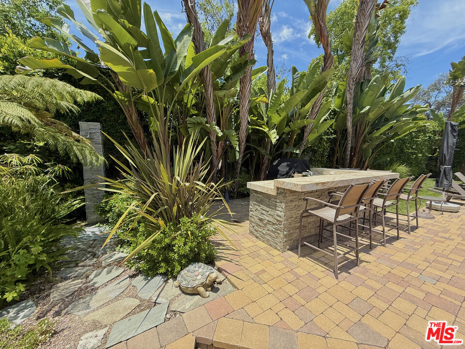 524 N Bedford Dr