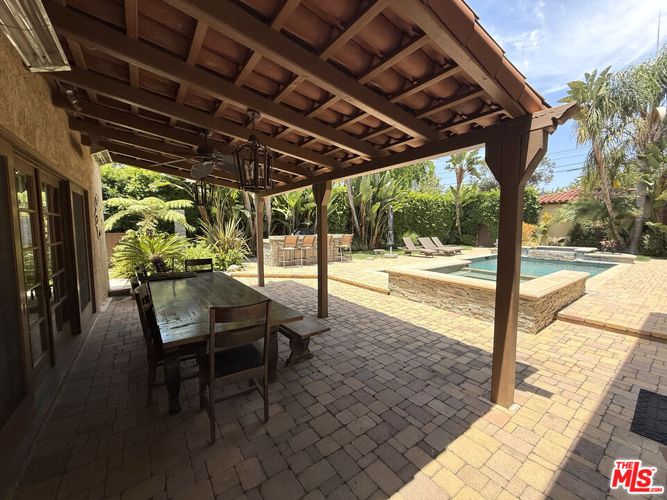 524 N Bedford Dr