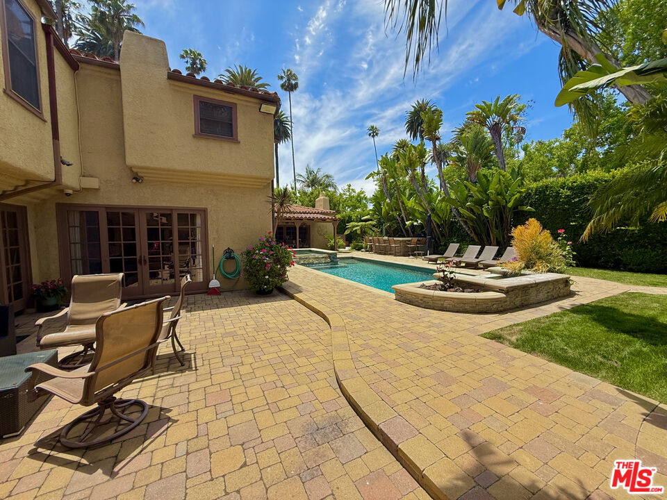 524 N Bedford Dr